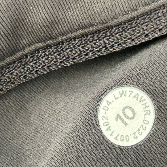 Lululemon Speed Up Low-Rise Lined Short 2.5" Vivid Floral Tone Multi
Size 10 - Picture 5 of 12